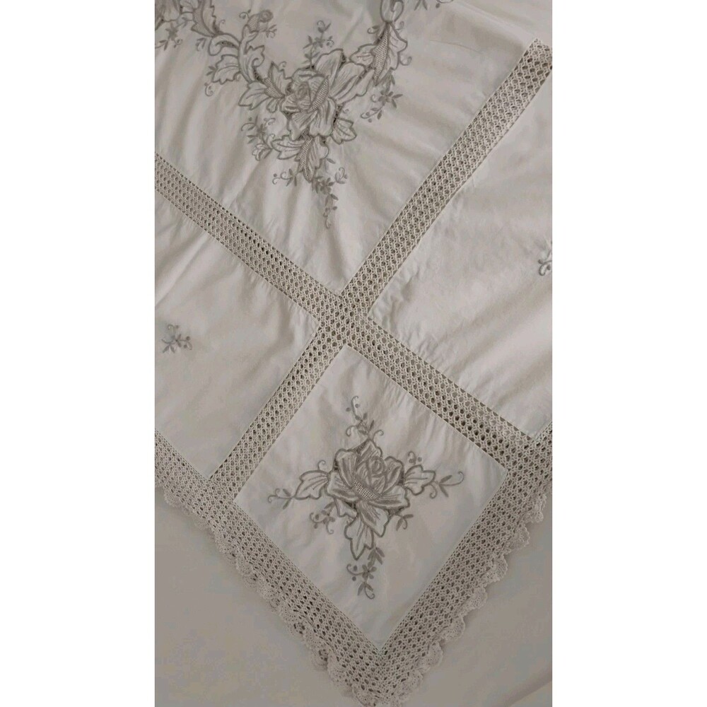 Vtg Beige Tablecloth Linen Floral Embroidery Crochet Insert Scallop Trim 92x60"
